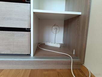Skříň s posuvnými dveřmi - 10