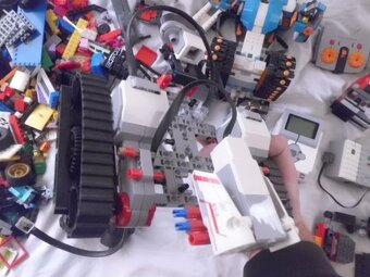 Velké množství LEGO A ROBOTI - MINDSTORMS / EV3 - LEGO BOOST - 10