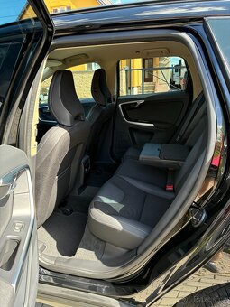 VOLVO XC60 2,4D 4x4 AWD, AUT., 143 kW - 10