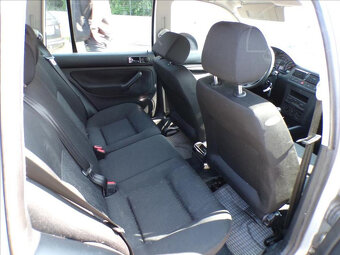 Volkswagen Golf 1,6 16V-HNED ODJÍŽDÍTE - 10