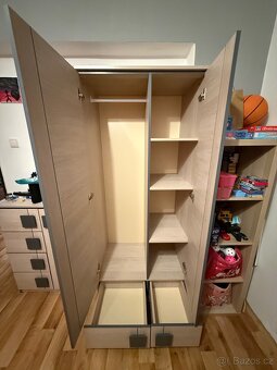 Dětský pokoj, palanda, skříň a komody - 10