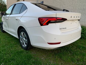 Predám havarovanú Škoda octavia 4 2.0tdi 85 kW 2023. - 10