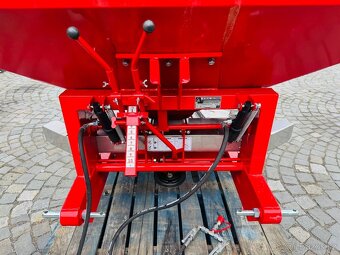 Rozmetadlo  hnojiv - 10