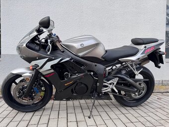 Yamaha YZF R6 - 10