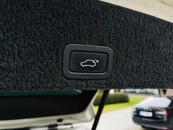 Volvo XC60 2.4D 5VÁLEC 120KW 4x4 MANUÁL NAVI KAMERA TAŽNÉ - 10