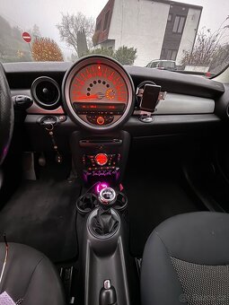 Mini Cooper 2013 1,6benzín/ 90kw - 10