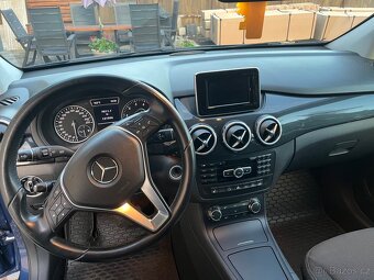 Mercedes Benz B180 - 10