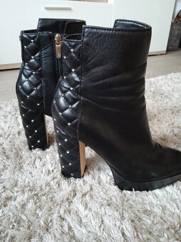 Černé polokozačky zn Guess, vel. 38 - 10