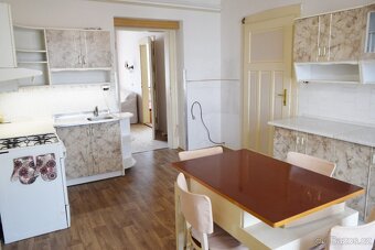 Prodej velkého bytu 2+1 v centru Trutnova - 10