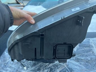BMW E90/E91 LCi pravý xenon NOVÝ 7240248 - 10