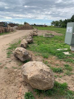 Soliterní kámen - 10