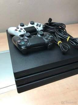 Sony PlayStation 4 Pro - 10