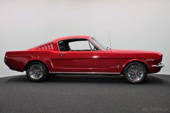 Ford Mustang Fastback 289 V8 C-Code 1965 – zrestaurovaný - 10