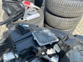 Range Rover Sport 2018 přední led svetla. - 10