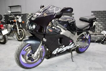 Kawasaki Ninja ZX-7R - 10