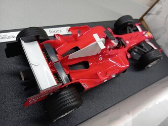 F1 FERRARI F2005 2005 RUBENS BARRICHELLO HOTWHEELS 1:18 - 10