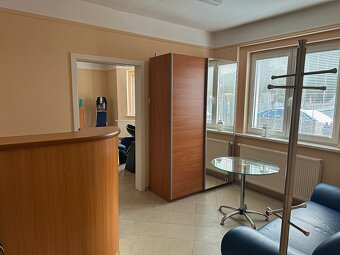 Prodej rodinného domu s kadeřnictvím - 10