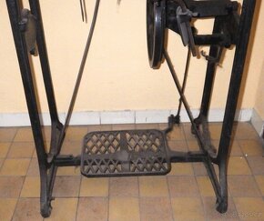 Kožešnický šicí stroj - 10
