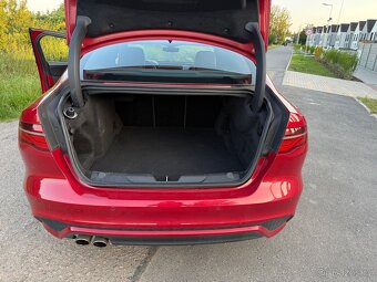 Jaguar XE Black Edition - - 10