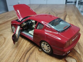 Maseratti 3000 GT 1/18 Bburago - 10