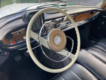 Mercedes Benz 220S W111 - 10