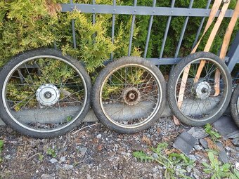 Brzdovy štít jawa - 10