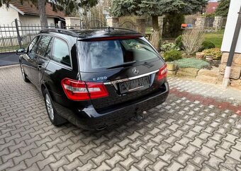 Mercedes-Benz Třídy E E 200/ 1,8i , Tažné , combi benzín - 10