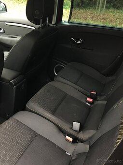Renault Megane Scenic - 10