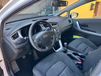 KIA Ceed 1.4 CRDi (2013), hatchback, nafta, manuál - 10