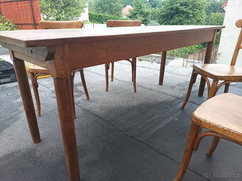 sestava hodovního stolu a židlí Thonet - 10