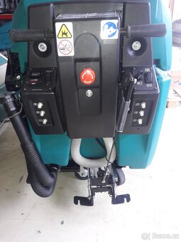 Podlahový mycí stroj Tennant 5680 Disk 80 s vl. pojezdem - 10