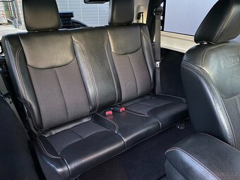 Jeep Wrangler 75th Anniversary Edition - 10