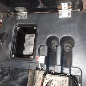 Podlahový mycí stroj Cleanfix Sauber RA 900 se sed.obsluhou - 10