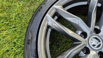 ALU 18" Škoda 5x112, 225x40 R18, LETNÍ - 10