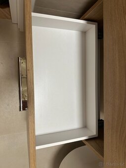 Koupelnová sestava s umyvadlem zrcadlem a osvětlením VitrA M - 10