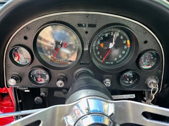 Chevrolet Corvette C2 Sting Ray - 10