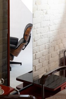 KŘESLO S PODNOŽKOU EAMES..HERMAN MILLER.. - 10