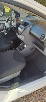 Toyota Aygo 1.0i 50kW Cool 5 dveř - 10