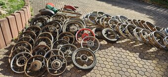 Kola nádrž výfuk blatník Jawa ČZ - 10