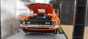 Modely aut 1/24 - M2 Machines - 10