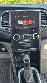 Renault Megane IV - 10