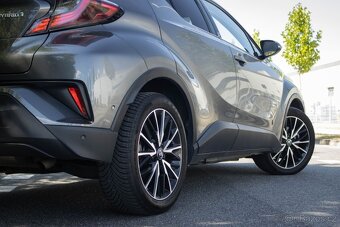 Toyota C-HR 1.8 Hybrid / AJ NA SPLÁTKY / - 10