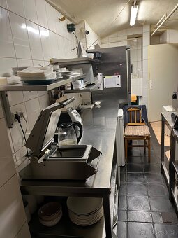 Kompletní vybavení kuchyně +restaurace - 10