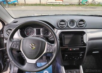 Suzuki Vitara 1.6i 88KW,4X4,ALLGRIP,PANORAMA benzín manuál - 10