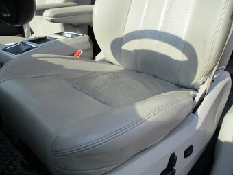 CHRYSLER TOWN & COUNTRY 3,6L V6 211kw LPG odp. DPH 2015 - 10