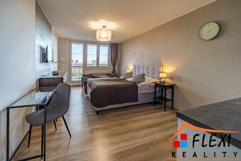 Pronájem zařízeného bytu 1+kk s lodžií, os.vl., 31,75 m2, Mo - 10