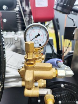 VYSOKOTLAKÝ ČISTIČ S OHŘEVEM VODY - 10
