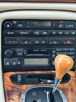 Jaguar XK 8 4,2l - 10
