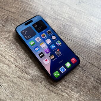iPhone 15 Pro 128GB, černý, eSIM (12 měsíců záruka) - 10