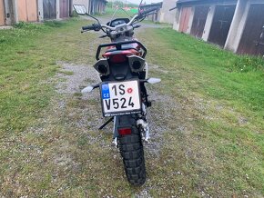 Prodám krásnou moto YUKI SR 125 Zadáno - 10